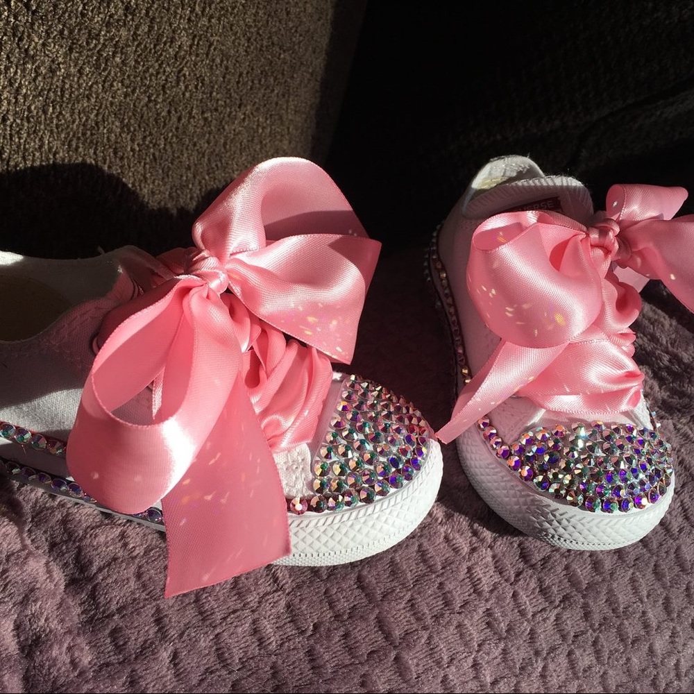 Converse - Picture 2 of 3